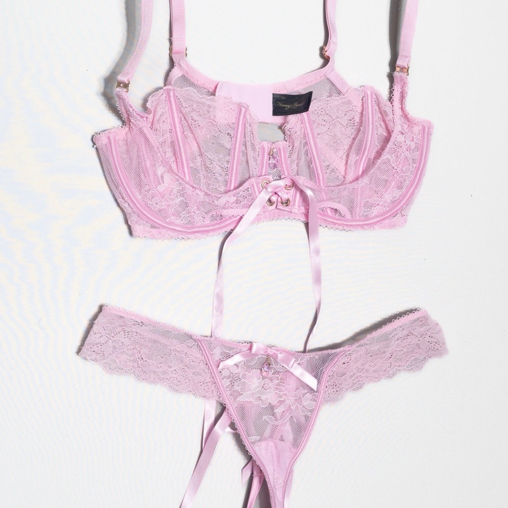 Elegant Pink Lace Lingerie Set